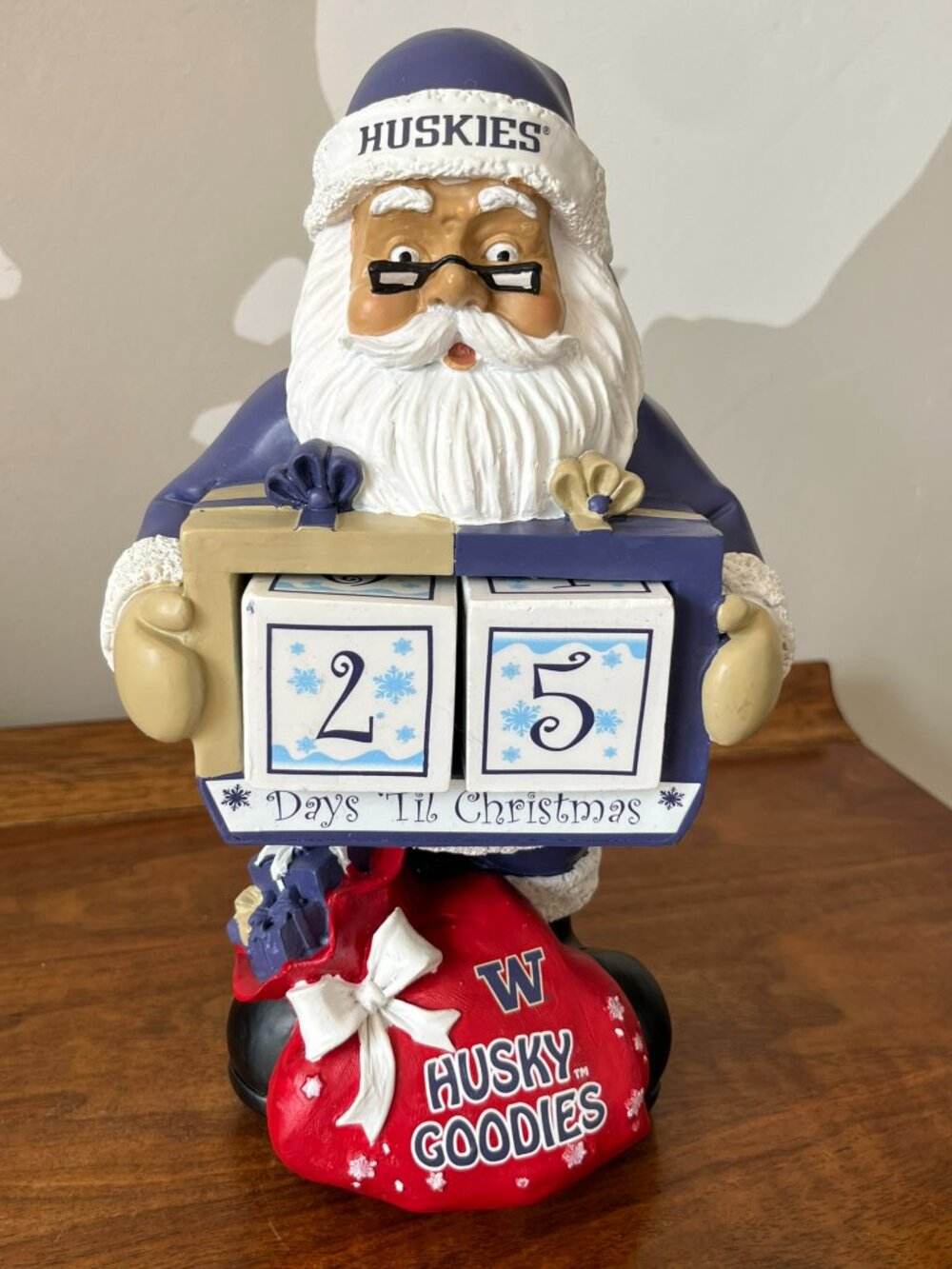 Vtg. University of Washington UW Huskies Santa Christmas Countdown Figurine 10"